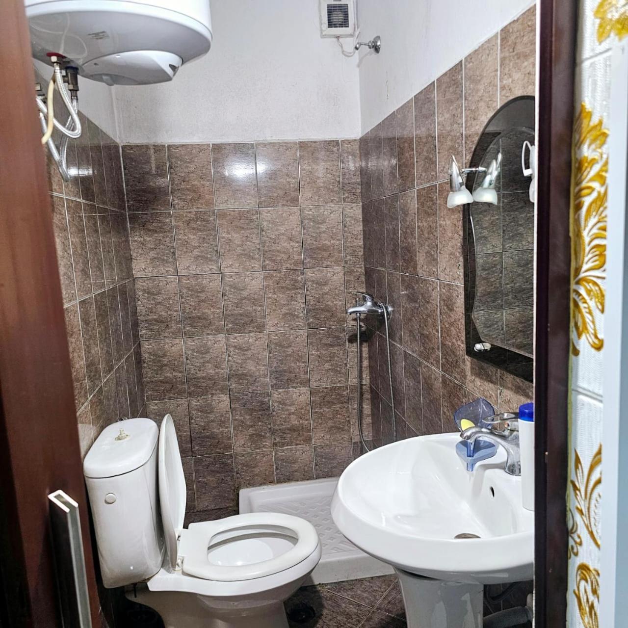 Hotel Dafina Tirana Exterior foto